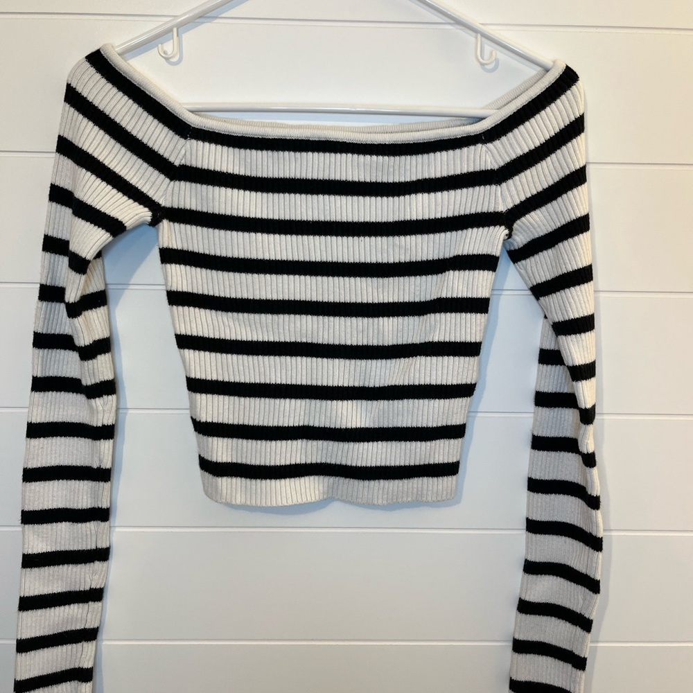 Hollister‎ Black and White Knit Top Fall Preppy Whimsical - Picture 3 of 7